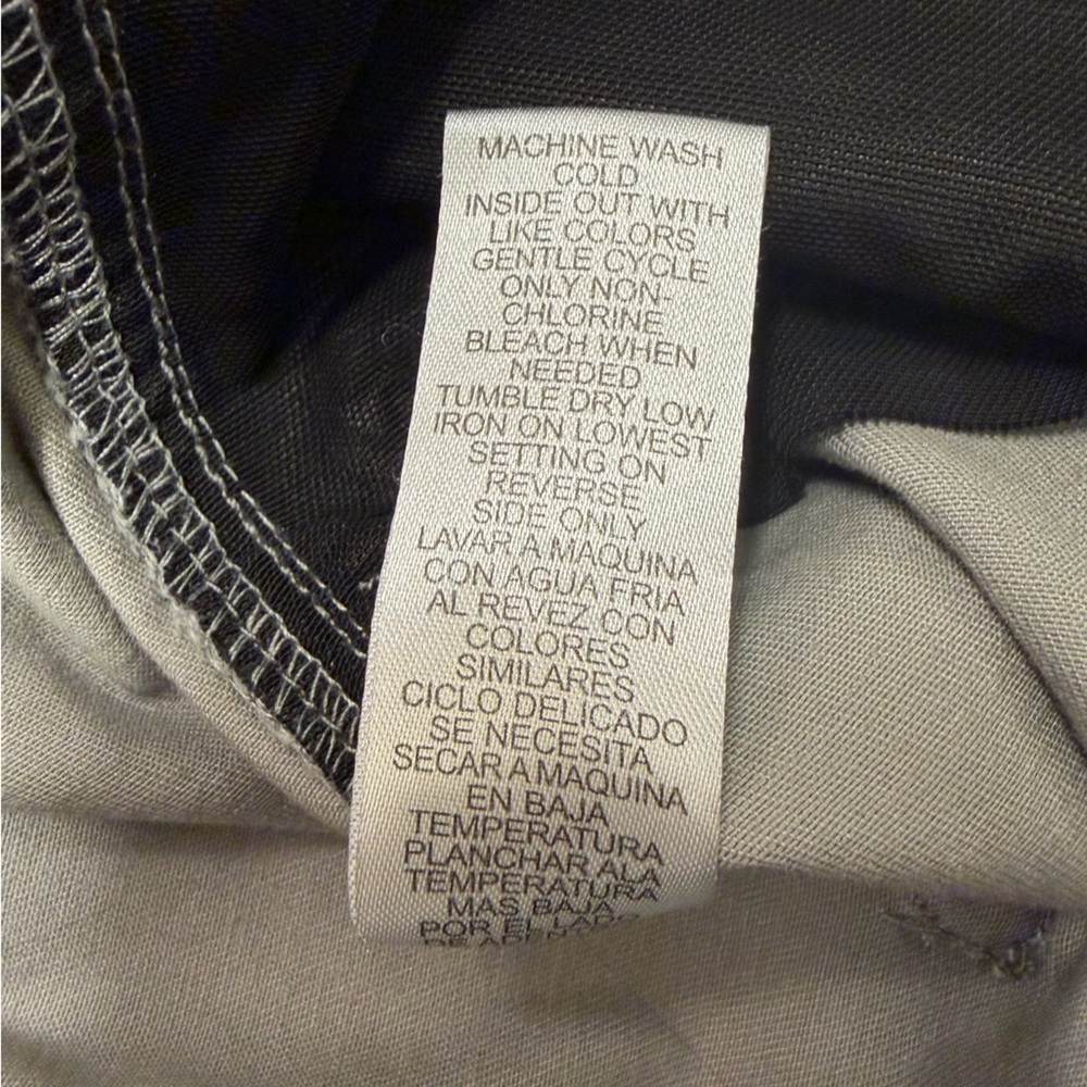 Democracy Gray Camo Cropped Cargo Pants - Picture 7 of 8